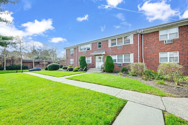 Building Photo - 237 N Middletown Rd