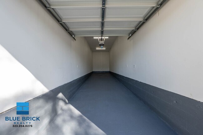 Building Photo - 5239-5241 Huntington Dr -