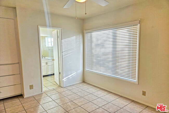 Building Photo - 9966 Glencrest Cir