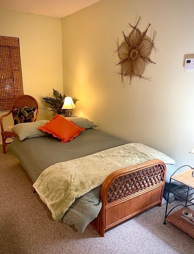 Building Photo - Fully furnished 55+ short term