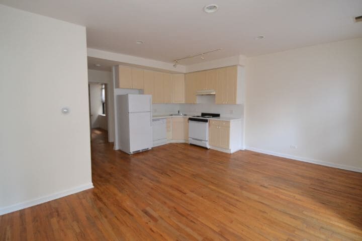 Building Photo - 922 W Dakin St