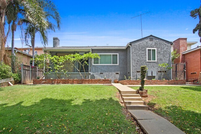 Primary Photo - 2620 W Via Corona