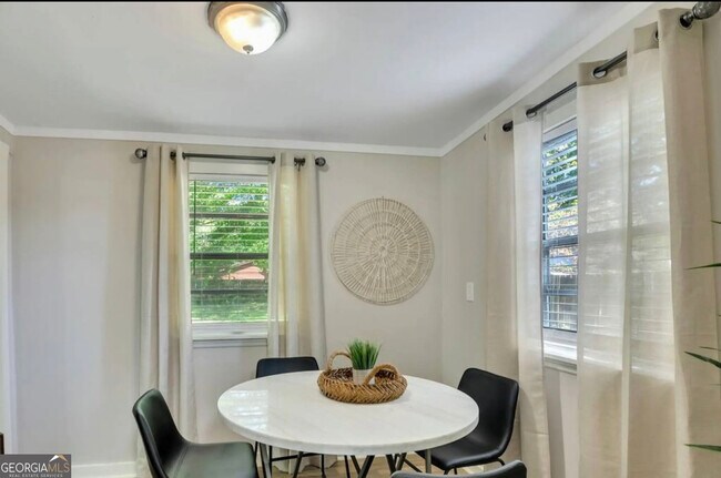 Building Photo - 50 Oak St