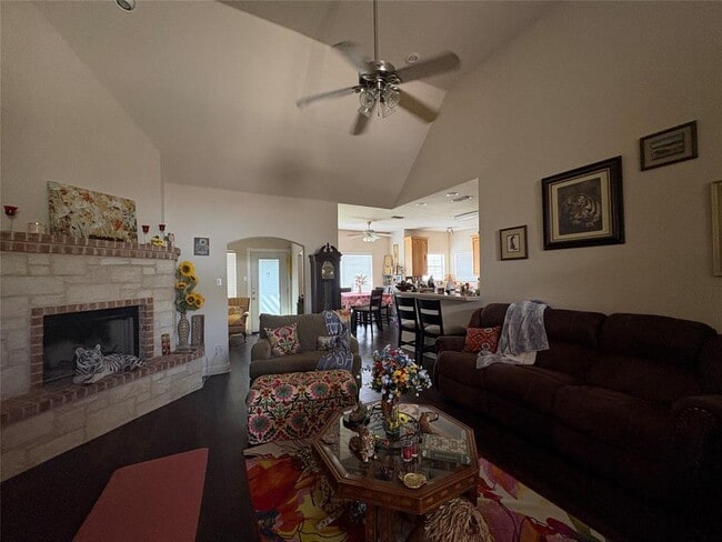 Building Photo - 113 Canyon Rd