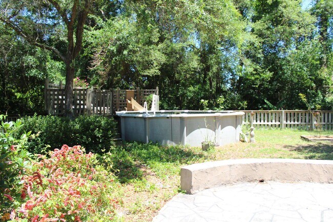 Building Photo - 203 Carrington Way