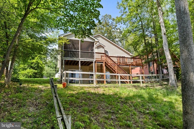 Building Photo - 686 Lake Caroline Dr