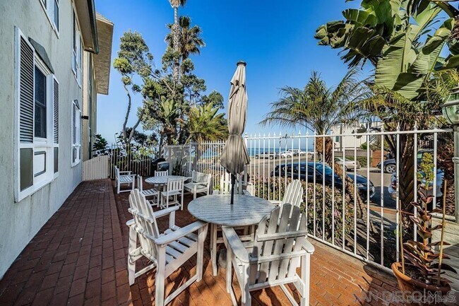 Building Photo - 215 Bonair St