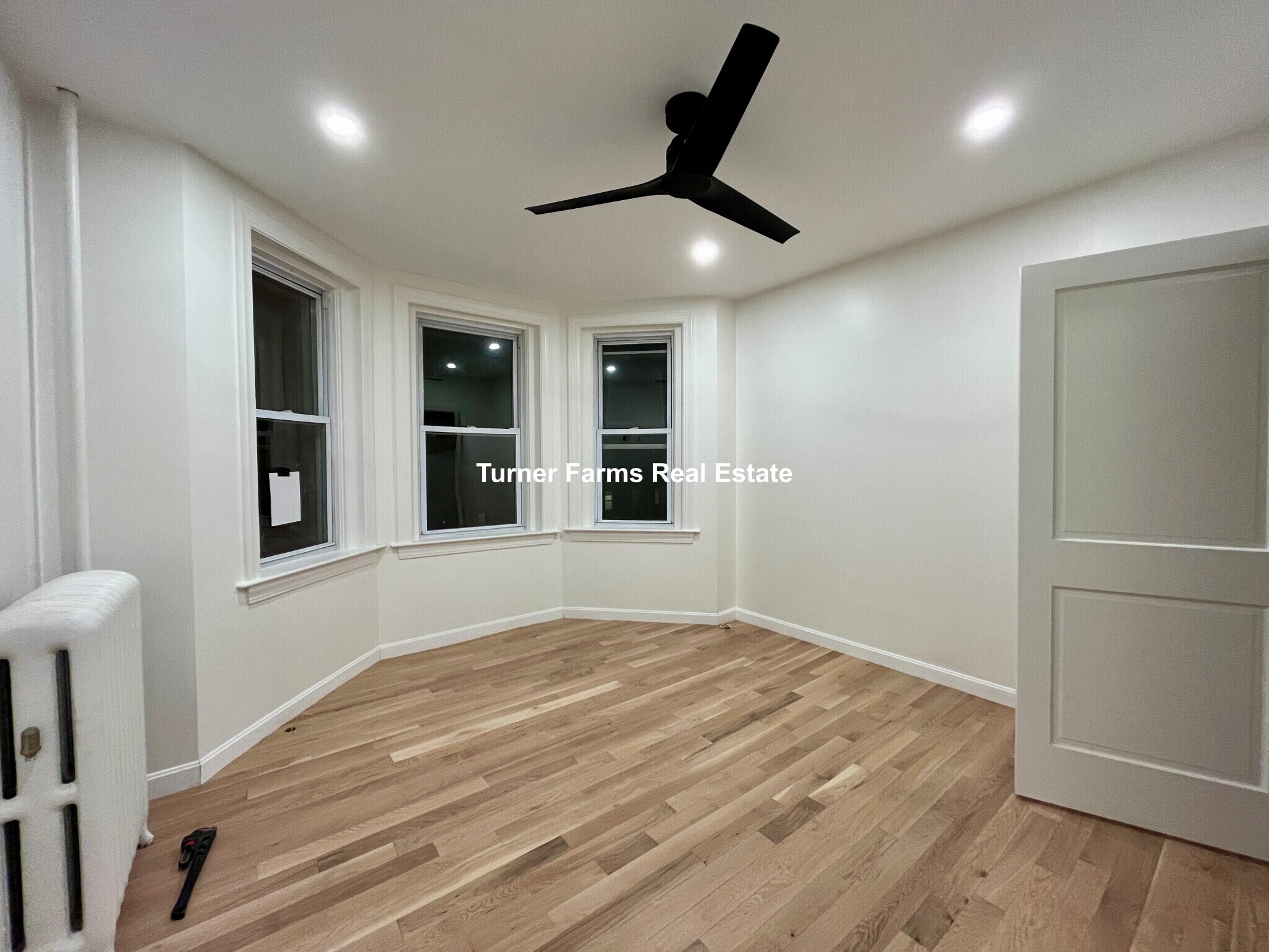 Building Photo - 211 Park Dr