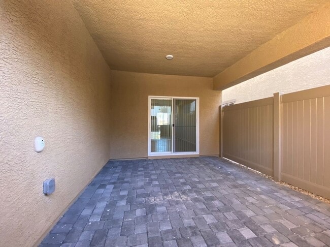 Building Photo - AMAZING GATED 3 BED 2.5 BATH 2 CAR GARAGE !
