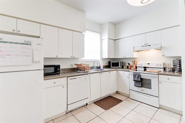 Building Photo - 4004 Foxtail Palm Ct