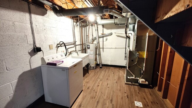 Building Photo - *Spacious & Updated 3BD/2BA Single-Family Home Available in Bethel Park*