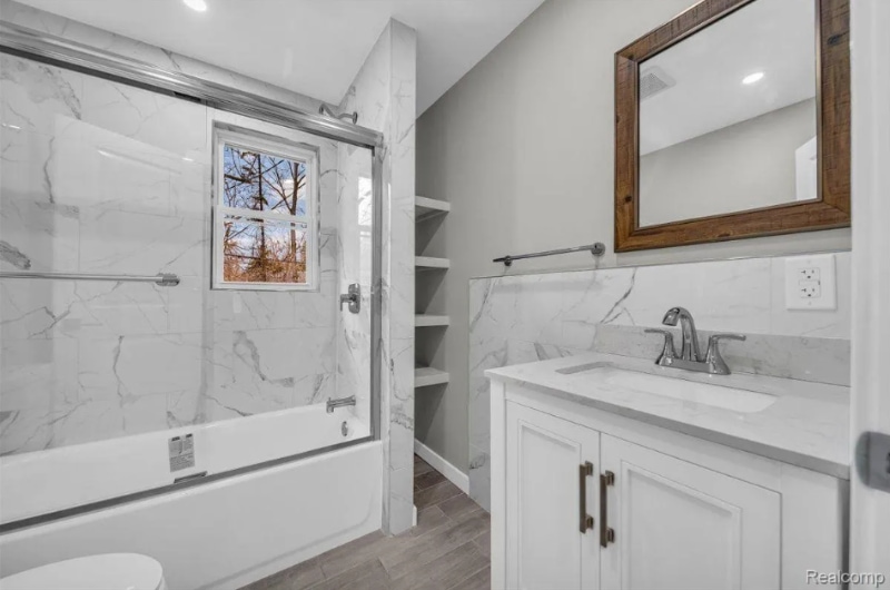 Building Photo - 15907 Blackstone St