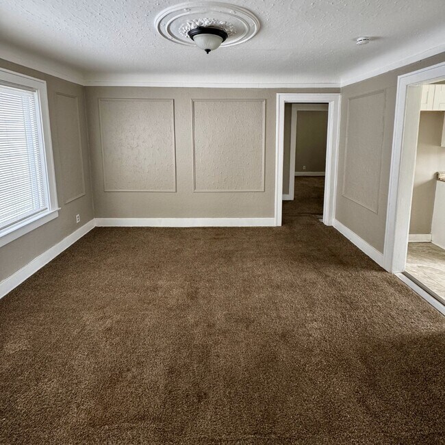 Building Photo - Now Leasing!!! 16730 Woodingham Dr, Detroi...
