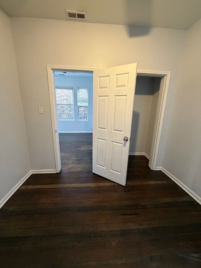 Building Photo - 7224 S St Lawrence Ave