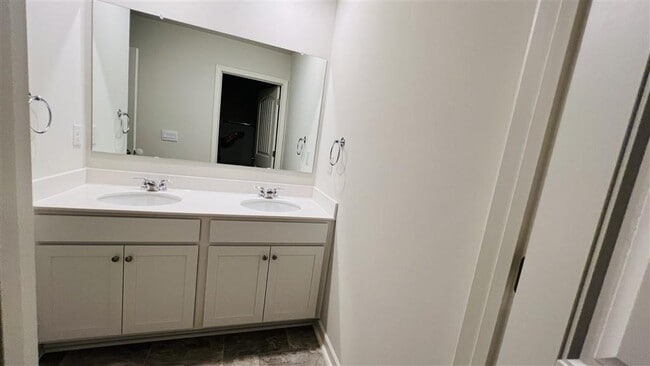 Building Photo - 817 HighGrove Wy