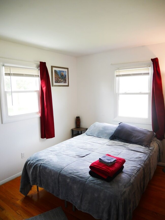 Building Photo - Charming 3-Bedroom Single Family Home with...