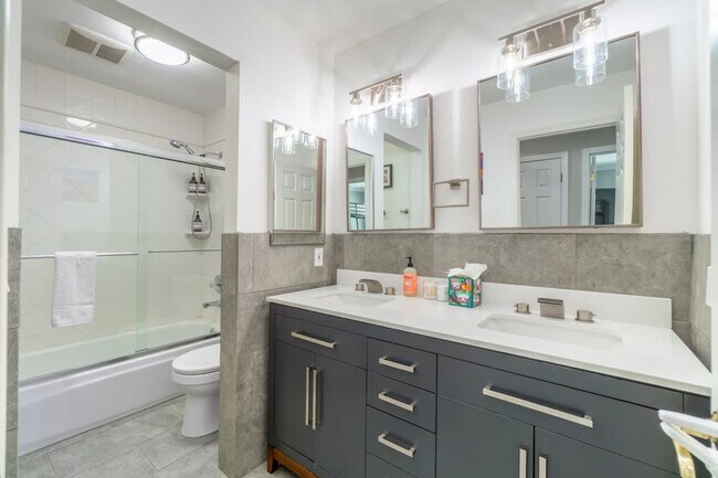 Building Photo - 14350 Ghost Rider Dr