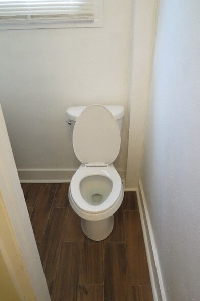 Building Photo - 203 S Maple St