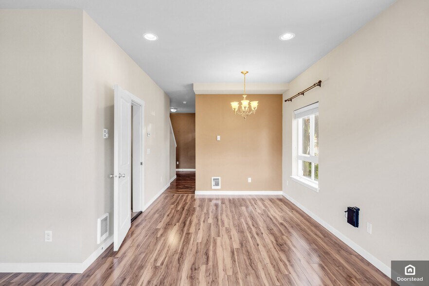 Building Photo - 4841 S Chicago St