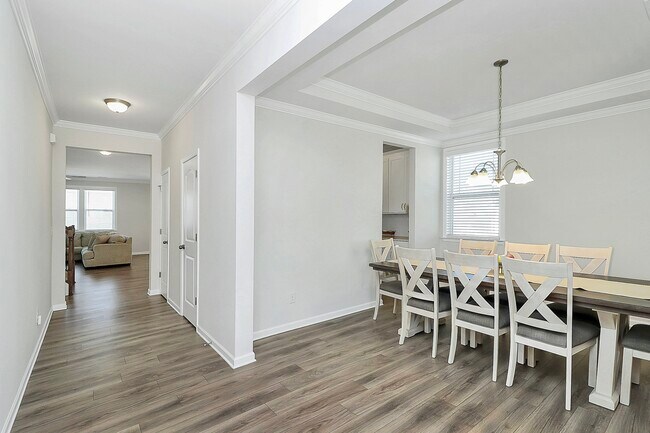 Building Photo - 17022 Carolina Pine Row