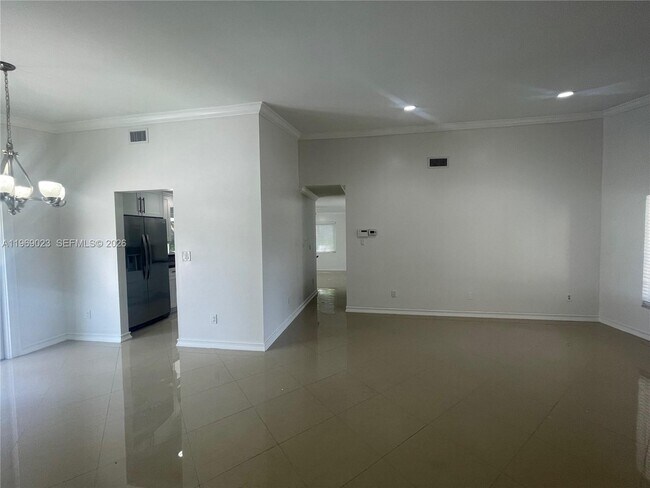 Building Photo - 4960 SW 119th Ave