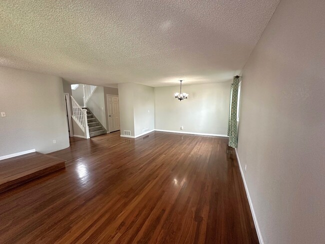 Building Photo - 5563 S Vivian Ct