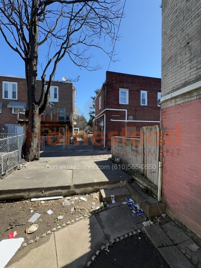 Building Photo - 259 Heather Rd