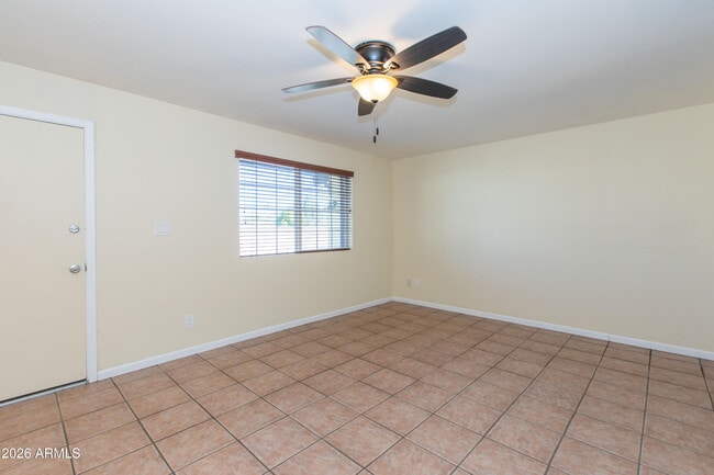 Building Photo - 1813 E Ellis Dr