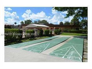 Building Photo - 1025 Country Club Dr
