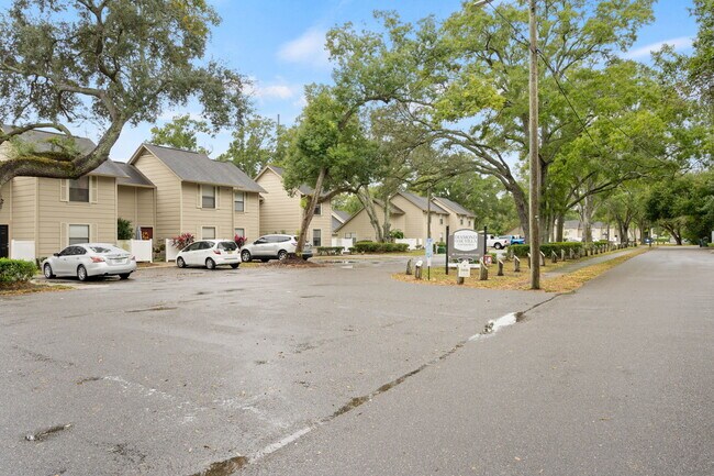 Building Photo - 2558 W Bird St