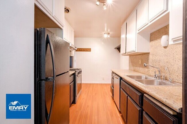 Building Photo - Beautiful 2 Bedroom, 2 Bathroom Condo In C...