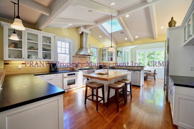 Building Photo - Majestic Custom-Designed Five-Bedroom Esta...