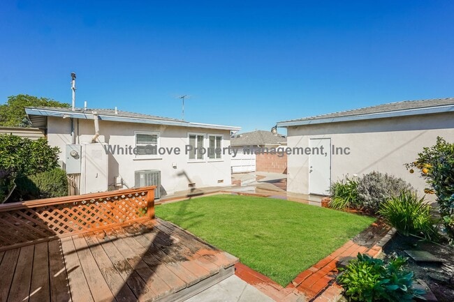 Building Photo - 2 Bedroom Torrance Home