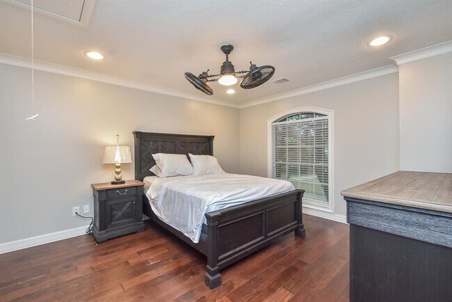Building Photo - 4526 Lakeside Meadow Dr