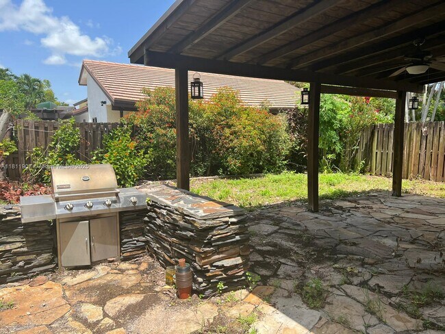 Building Photo - 9518 SW 148th Ave Cir E