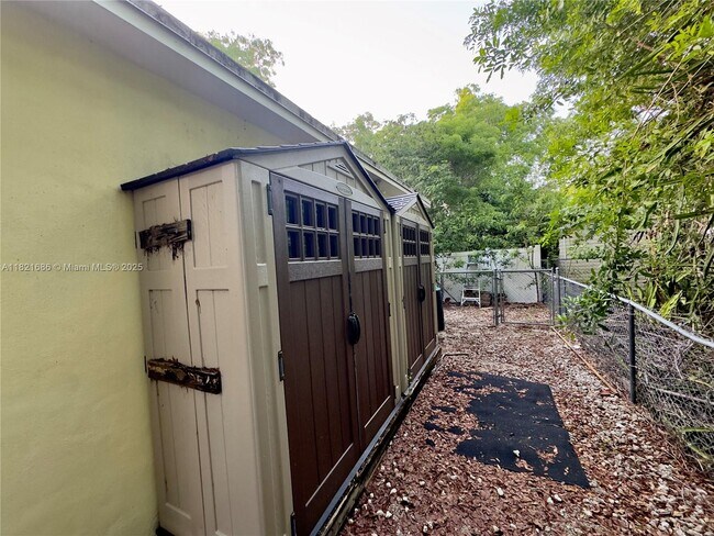 Building Photo - 786 Bostwick Dr