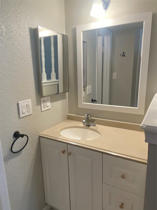 Building Photo - 250 El Dorado Blvd