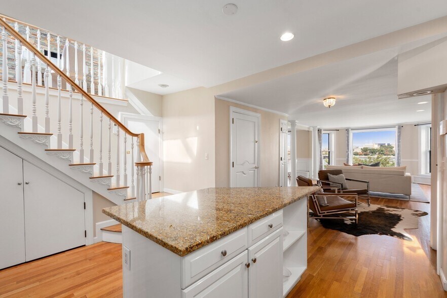 Building Photo - 458 Beacon St