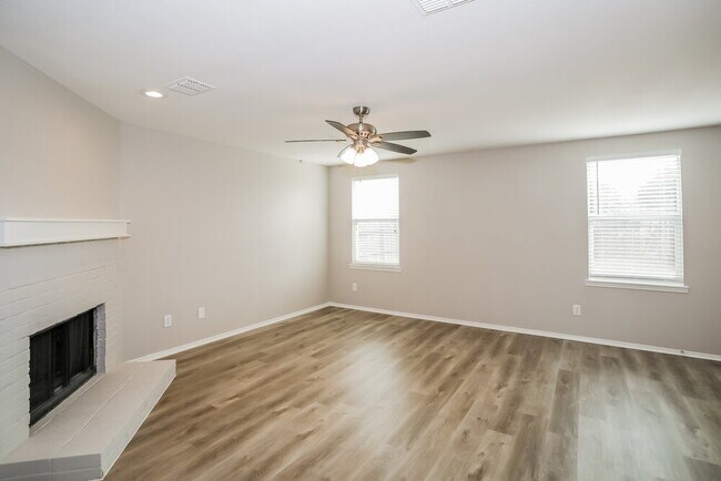 Building Photo - 6509 Longleaf Ln