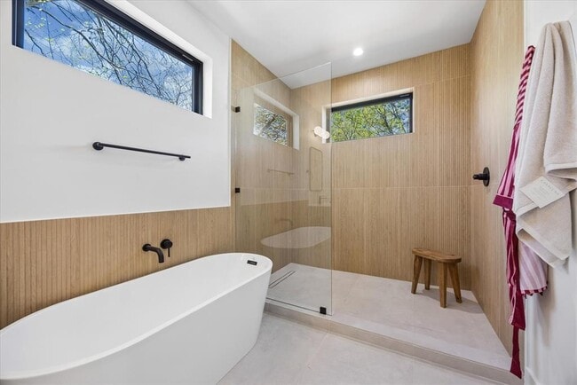 Building Photo - 4416 S 1st St