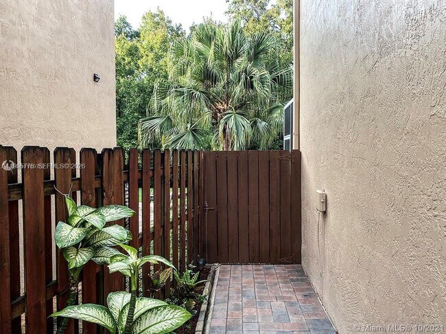 Building Photo - 3657 Asperwood Cir