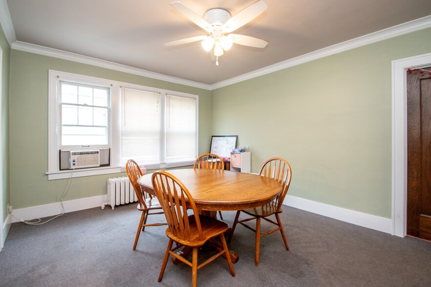 Building Photo - 1411 W Barker Ave