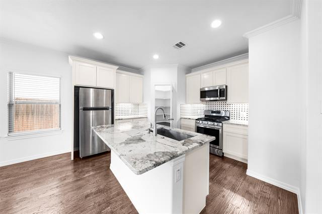 Building Photo - 810 N Walnut St