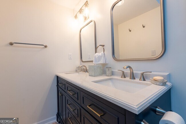 Building Photo - 2161 Peachtree Rd NE