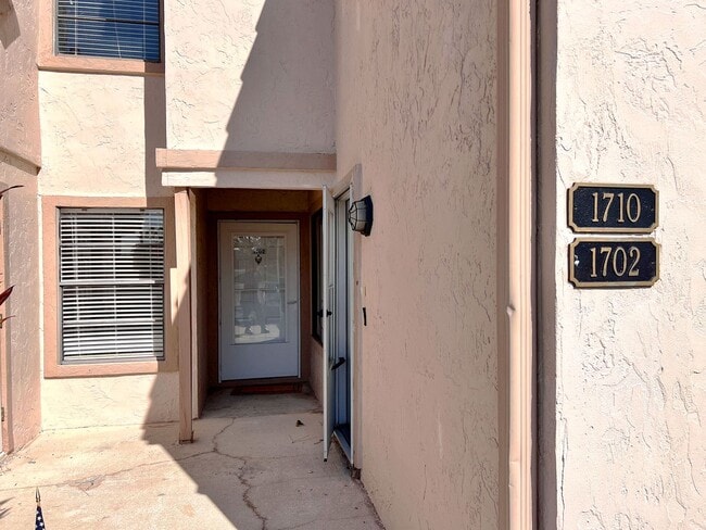 Building Photo - Charming 2-Bedroom, 2-Bathroom Townhome in Winterset