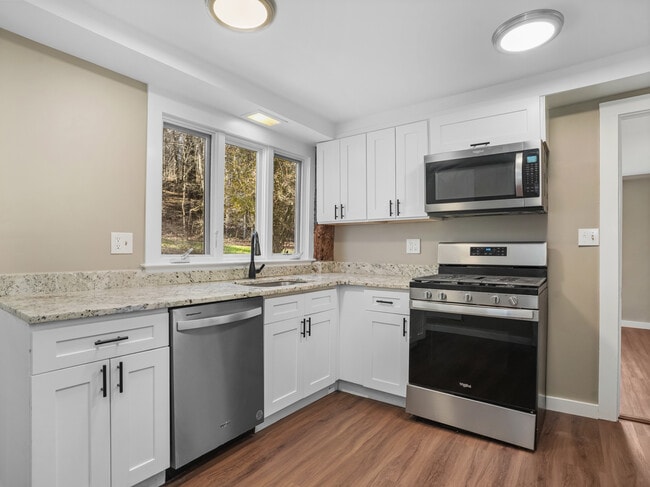 Building Photo - 575 Black Rock Tpke