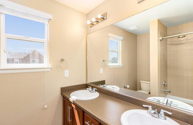 Building Photo - Beautiful 4 Bed 2.5 Bath with 2 Car Garage Home with Fenced Backyard in High Point at DIA!