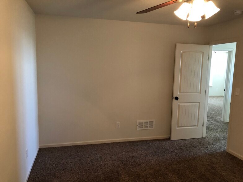 Building Photo - 14259 Oakland Ct