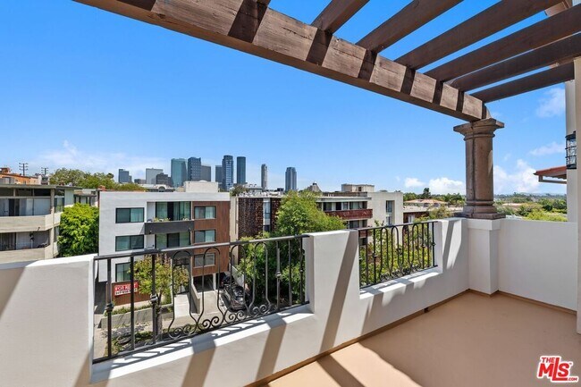 Building Photo - 1821 Fairburn Ave