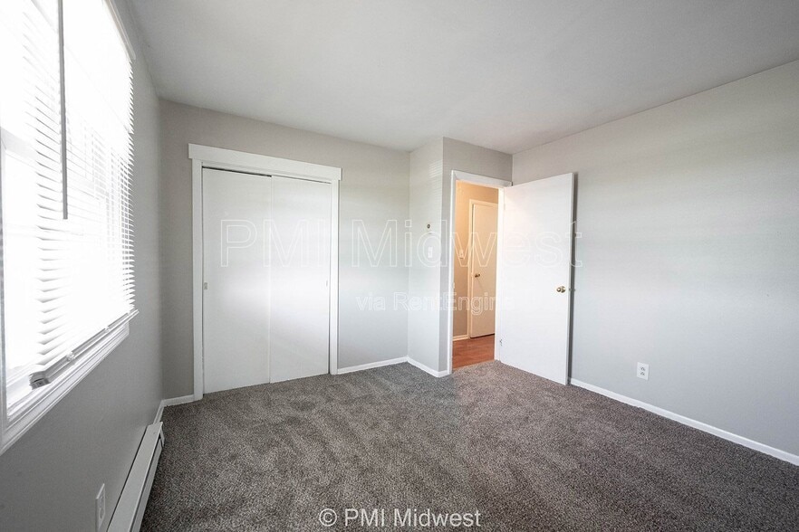 Building Photo - 4881 300W